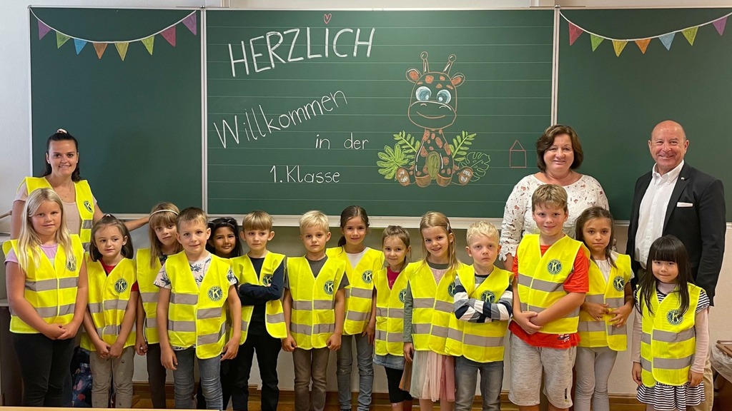 Einschulung_mit_Warnwesten_halbe_Groesse
